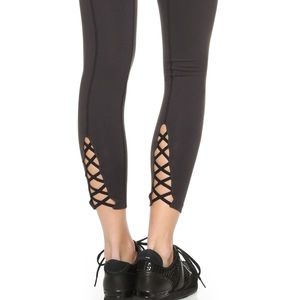 ⭐️BEYOND YOGA crop leggings⭐️